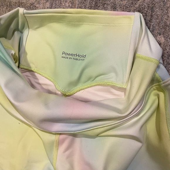 NWOT Fabletics Blur lemon creme Leggings 💛 - Picture 3 of 4